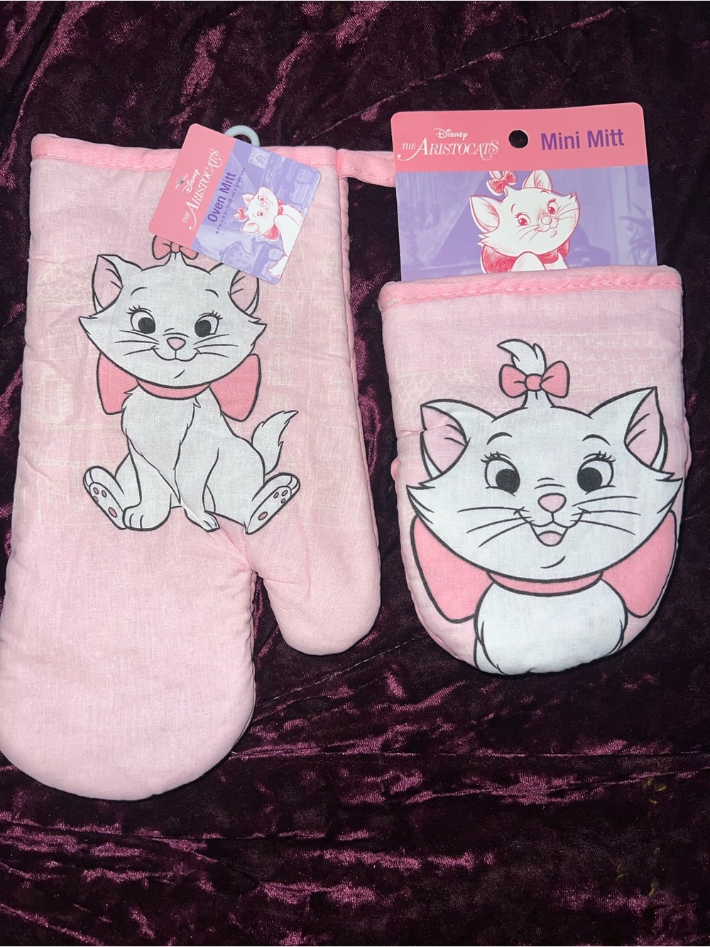 Disney Aristocats pink pot holder and oven mitt set